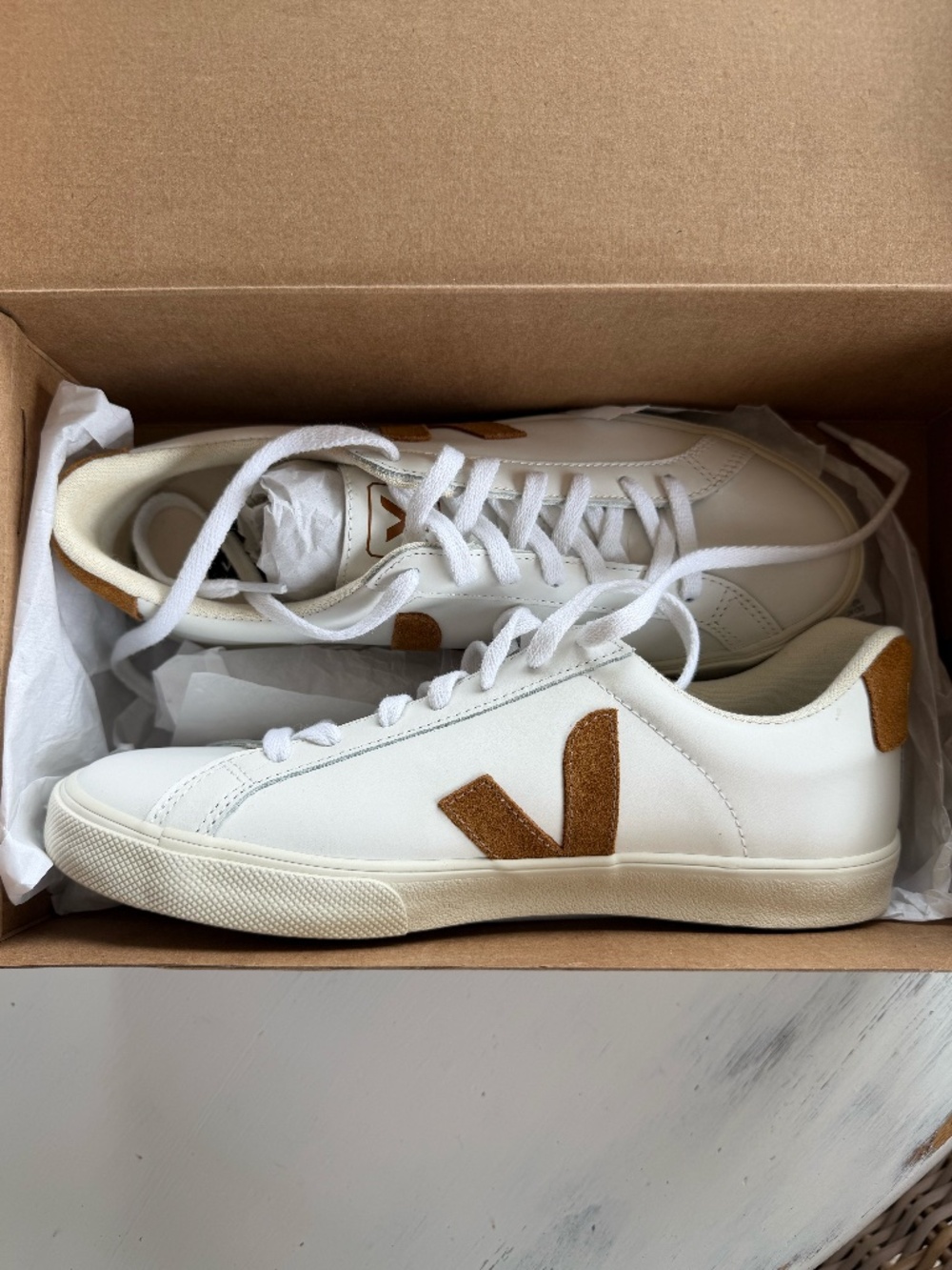 Veja Esplar NWT Women 10/Men 8